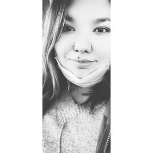 Meet your Posher, Adrienne